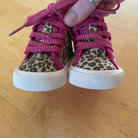 Genuine Kids from Oshkosh Animal Print Pink Canvas High Top Sneaker. SZ 3. - Picture 4 of 13